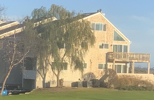 East Moriches Condominio | Perfect Water Views from your Oversized Deck!