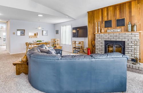 Ferndale Casa | Perfectly Peaceful Waterfront Escape w/ Free WiFi, Fireplace, & Furnished Deck