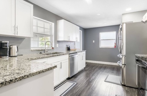 Palm Beach - West Palm Beach Casa | Perfectly Relaxing Queen Suite/Freestanding Tub