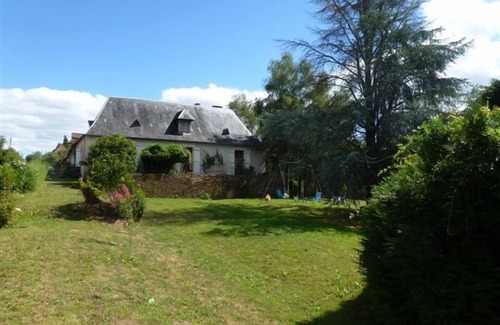 Jumilhac-le-Grand Casa | Périgord-Limousin, hermosa casa de pueblo en un jardín al pie del castillo