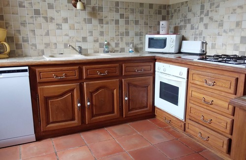 Plazac Casa | CASA DE PIEDRA PERIGURO CLASE 3 * MARCO VERDE CON PISCINA PRIVADA.