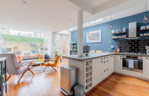 Golborne Apartamento | Period-Chic 2BD Flat with Private Patio