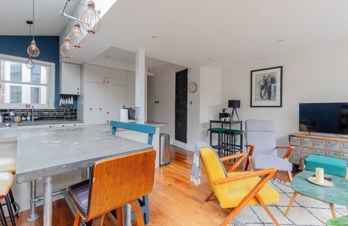 Golborne Apartamento | Period-Chic 2BD Flat with Private Patio