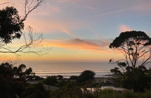 Separation Creek Casa | Periton Lodge ~ Charming 1950's Beach House, Stunning Ocean Views, walk to beach