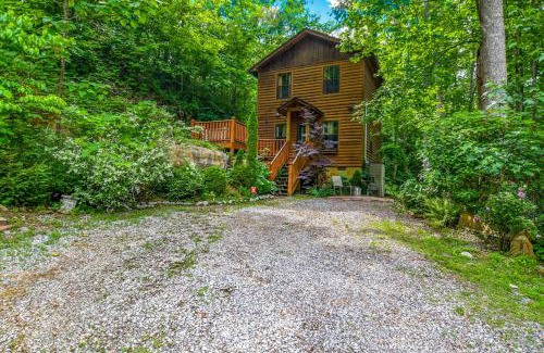 Sevierville Casa | PERMANENT VACATION-Private Honeymoon Cabin with Hot Tub