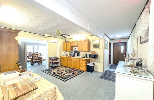 Gypsum Apartamento | Pet-Friendly Victorian B&B by Lake Erie