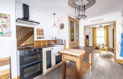 Titchfield Cabaña | Pet friendly 2 Bed House Titchfield Village Centre