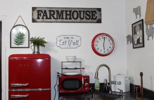 Saucier Cabina | Pet friendly 2-bedroom cabin in quiet country setting yet short drive to coast