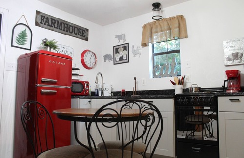 Saucier Cabina | Pet friendly 2-bedroom cabin in quiet country setting yet short drive to coast