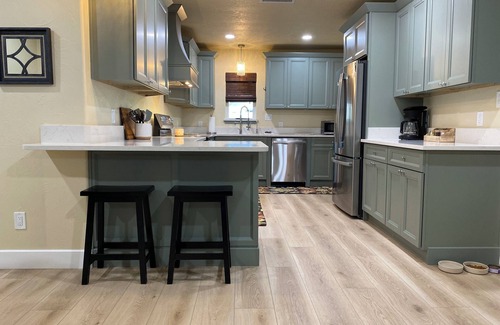 Roswell Casa | Pet Friendly~3 Bedroom 2.5 Bath Home in Roswell