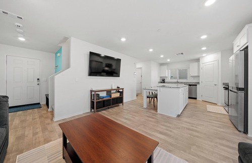 Winchester Casa | Pet Friendly 3 br/2.5 bath, Single Family Home with Private Yard, Community Park