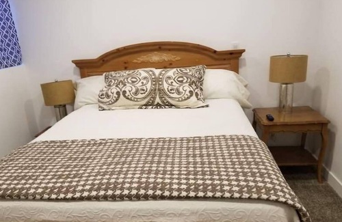 Layton Casa | Pet Friendly 3bd/2ba city retreat & Waffles