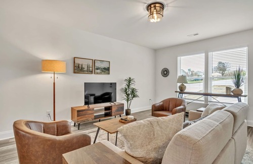 Simpsonville Casa | Pet-Friendly 3BR Near Simpsonville, Modern Comfort