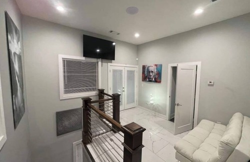 Decatur Casa | Pet friendly 4-bedroom house in Decatur