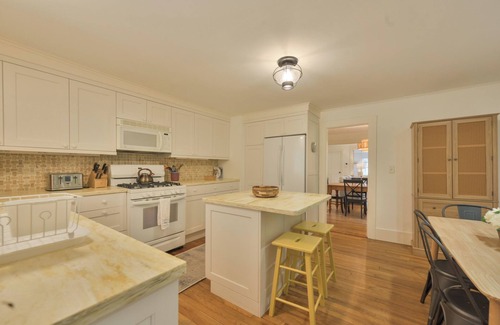Nantucket Town Casa | Pet friendly 5 bedroom in town Nantucket