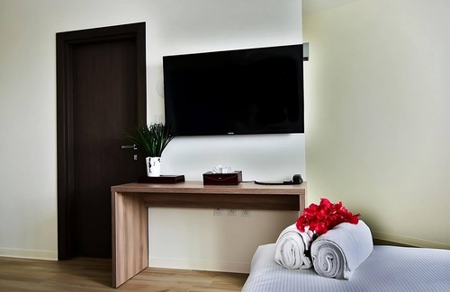 Maho Hotel | Pet-friendly Accommodation w/ FREE Parking! Near Princess Juliana Airport!