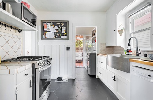 South Park Casa | Pet-Friendly Blanca Bungalow Artist Retreat in sunny San Diego