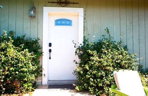 Rainbow CDP Cabaña | Pet Friendly Breathtaking Cottage with Great Views and Hot-tub in Rainbow, California