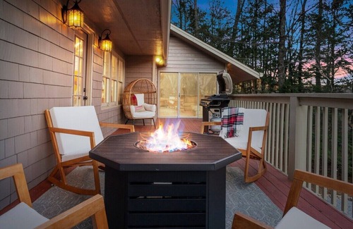 Big Canoe Cabina | Pet Friendly Cabin: Hot Tub, Game Room, Fire Pits