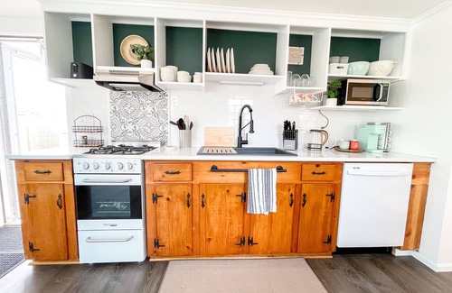 South Yarmouth Cabaña | Pet Friendly Cape Cod Cottage Near Beaches w/ AC + Electric Vehicle Charging