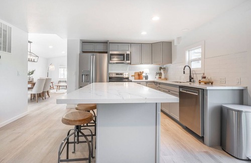 Deschutes River Woods Casa | Pet friendly close in on 1 Acre, 3-bedroom house with A/C in Bend + RV Hook up