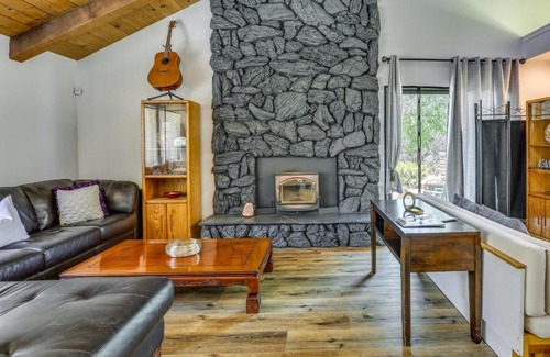 Yosemite Lakes Casa | Pet-Friendly Coarsegold Vacation Rental with Deck!