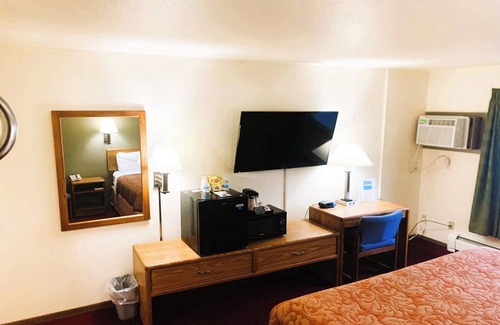 Staples Hotel | Pet-Friendly Comfort Room w/ Affordable Rates – Close to Wobegon Trails