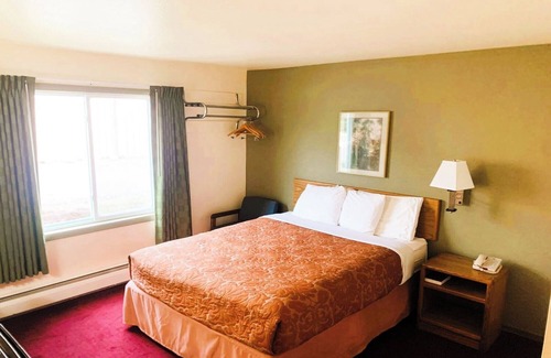Staples Hotel | Pet-Friendly Comfort Room w/ Affordable Rates – Close to Wobegon Trails