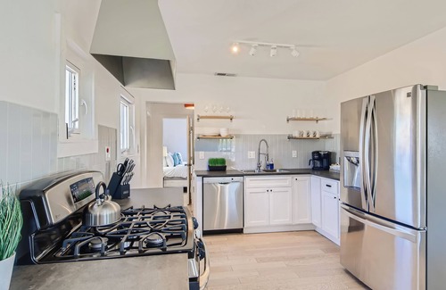 Downtown Phoenix Casa | Pet-friendly cottage retreat, fire pit, BBQ, and more!