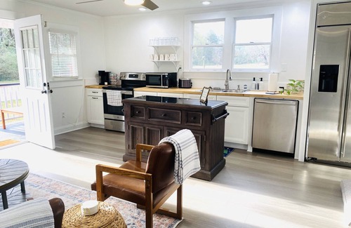 Orangeburg County Cabaña | Pet friendly country cottage with large fenced-in yard & horses on property