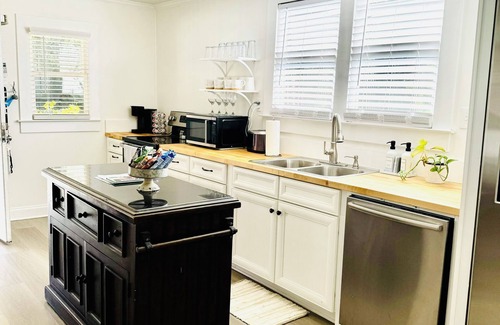 Orangeburg County Cabaña | Pet friendly country cottage with large fenced-in yard & horses on property