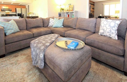 Sunset Casa | Pet friendly. Cozy 3-BR home with office, fitness room, laundry in El Paso