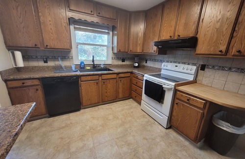 The Dalles Casa | Pet Friendly, Cozy Home, Near Hospital