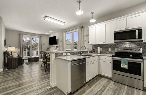 Manistee Condominio | Pet Friendly Customized Harbor Village Condo