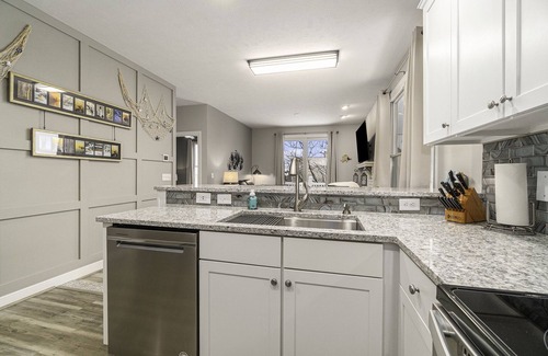 Manistee Condominio | Pet Friendly Customized Harbor Village Condo