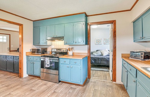 Etta Casa | Pet-Friendly Ecru Home: Patio & Yard, Near Hiking