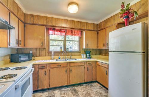 Eutaw Casa | Pet-Friendly Eutaw Home Near Historic Square