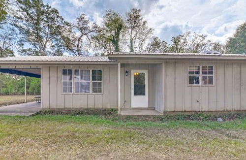 Eutaw Casa | Pet-Friendly Eutaw Home Near Historic Square