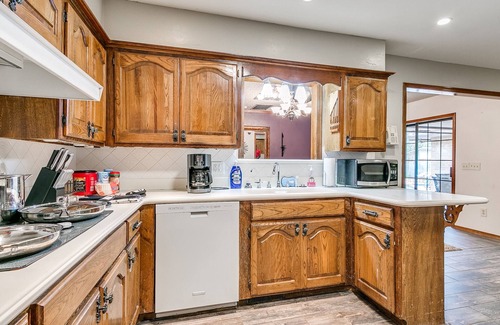 South Oklahoma City Casa | Pet Friendly Family-sized home with Private Pool & Game Room!!!
