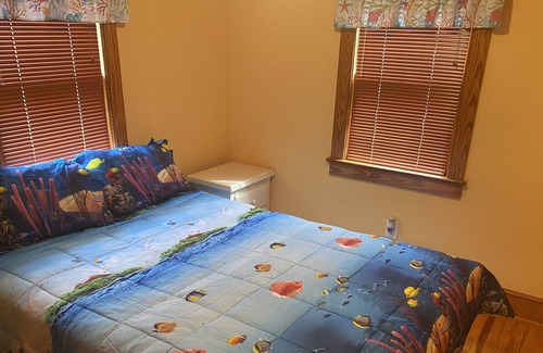 Milford Casa | Pet Friendly Fenced in Yard 2 Miles From DE TURF