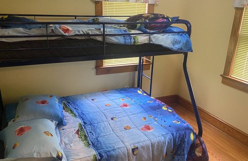 Milford Casa | Pet Friendly Fenced in Yard 2 Miles From DE TURF