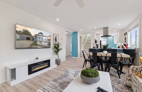 New Baltimore Casa | Pet Friendly / Gated Backyard / Game room/ Hot Tub