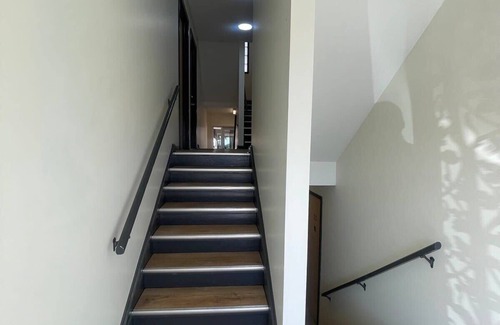 Joslyn Castle Apartamento | Pet-Friendly Gem near Blackstone and UNMC