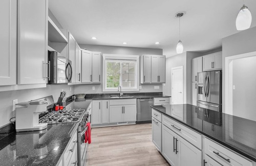 South Bend Casa | Pet-friendly Getaway With Golf & Private Patio Retreat 4 Bedroom Home