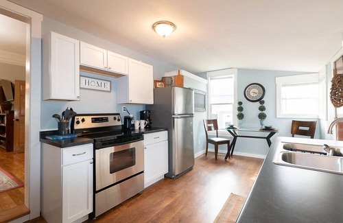 Greater Auburndale Casa | Pet Friendly Haven Near Hospital—Fast Wi-Fi