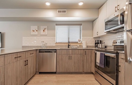 Rexburg Condominio | Pet Friendly! Heart of Rexburg close to Jackson Hole,Yellowstone Nat park & BYUI