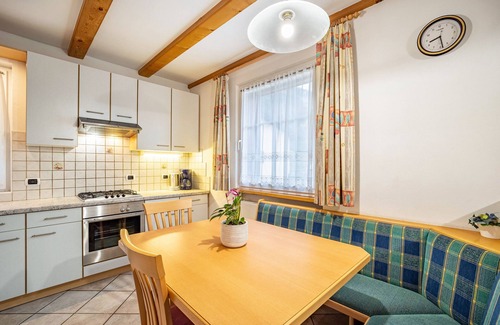 Vierschach Apartamento | Apartamento vacacional que admite mascotas 'Kuenz Dolomiten Drau' con vistas a la montaña