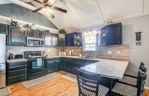 Ninnekah Casa | Pet-Friendly Home w/ Porch Near Chickasha!
