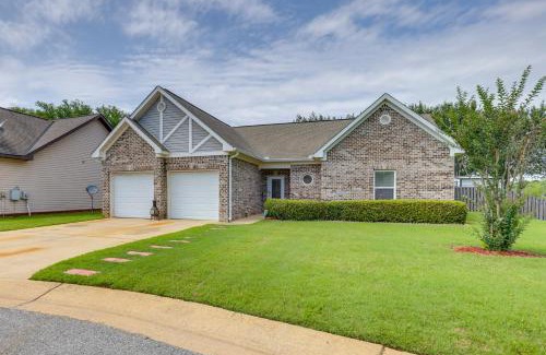 Moundville Casa | Pet-Friendly Home with Fenced Backyard in Moundville