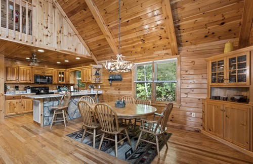 My Mountain Cabina | Pet Friendly, Hot tub, Pool Table, Near Hiking Trails, Lake, River